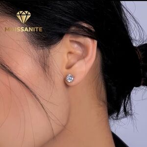 Moissanite 18k White Gold Plated Starling Silver Stud Earrings